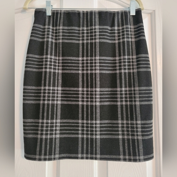 LOFT gray and black plaid skirt - Picture 2 of 6